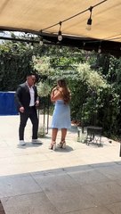 Hombre rompe sus pantalones durante pedida de mano y hecho se hizo viral  