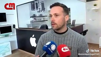 Brasileiros assaltam uma loja da Apple com recurso a uma arma de fogo, ameaçando um funcionário