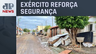 Moradores começam a limpar casas em Canoas (RS)
