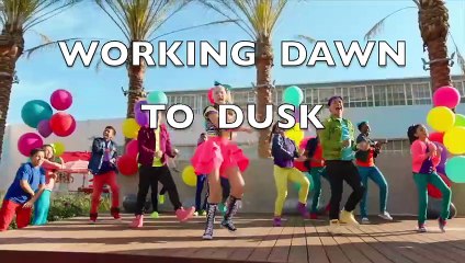 Teenagers SLAY VIEW-tiful DANCES For SANTA