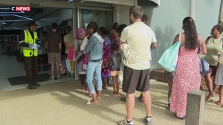 Nouvelle-Calédonie : les habitants se ruent sur les supermarchés ouverts