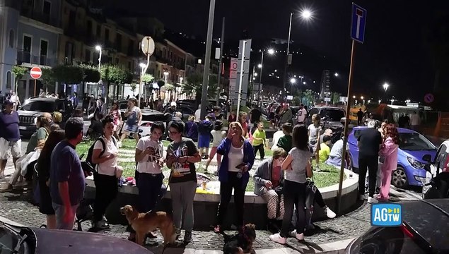 Napoli, sciame sismico ai Campi Flegrei. Danni e persone in strada: «Mai tanto forte»