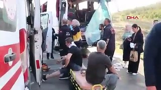 Yolcu otobüsü ile kamyonet çarpıştı: Çok sayıda yaralı var