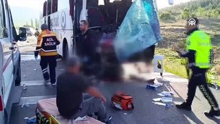 Afyonkarahisar'da yolcu otobüsü ile kamyonet çarpıştı: Yaralılar var