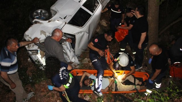 Polisten kaçarken araçla 100 metrelik uçurumdan düştüler