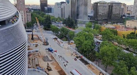Cortan el paseo de la Castellana totalmente por una incidencia en las obras del Bernabéu