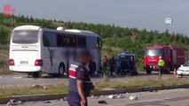 Yolcu otobüsüyle kamyonet çarpıştı: Üçü ağır 17 yaralı