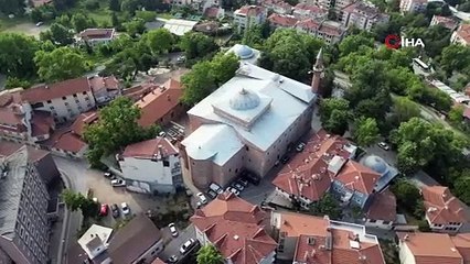 658 yıllık tarihi cami ucube yapıların arasında kurtarılmayı bekliyor