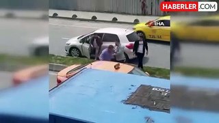 Arnavutköy'de sürücülerin trafikte kavga anları kamerada