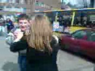 vincent ki se fè taper par une fille