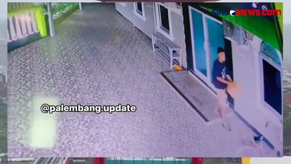 Скачать видео: Aksi Pencurian Kotak Amal Masjid di Palembang Terekam CCTV