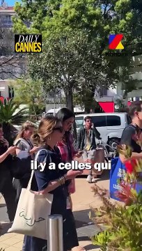DAILY CANNES - EPISODE 5 Aujourd’hui, on tente de sauver la soirée de quatre festivalières en galère de tickets ! Si vous êtes à Cannes avec des billets en trop pour ce soir, trouvez-les