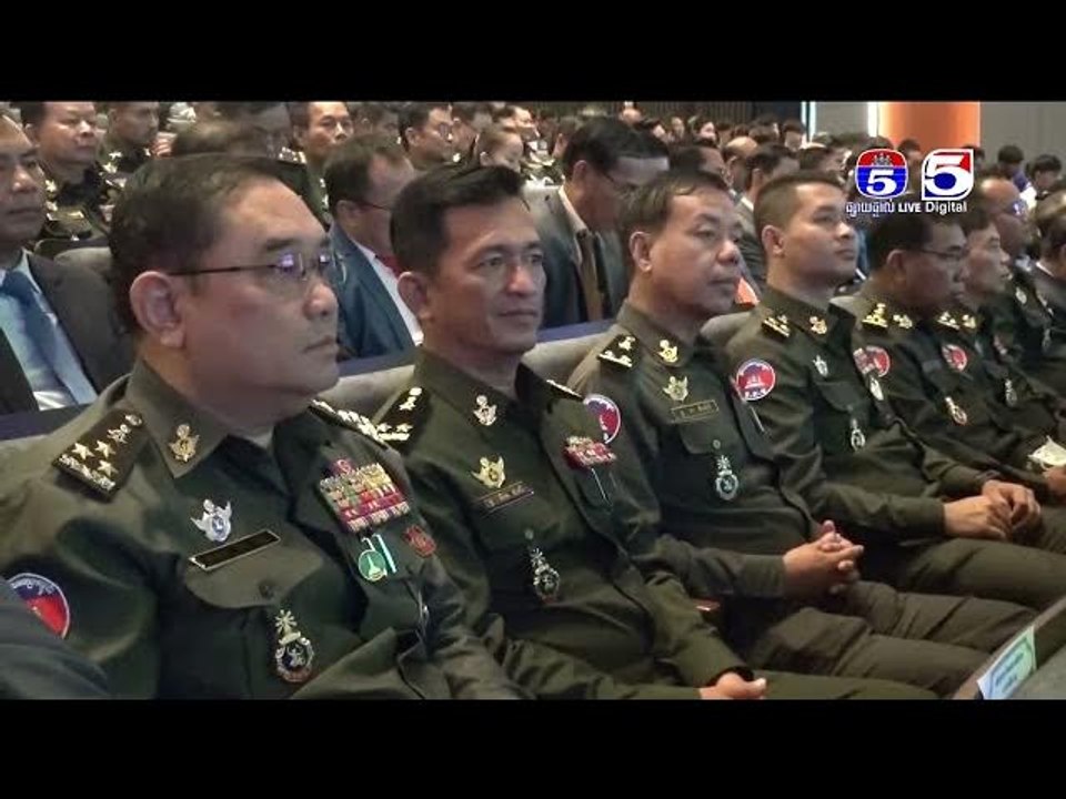 សម្តេចពិជ័យសេនា ទៀ បាញ់ ប្រគល់ថវិការជូនដល់គ្រូបង្វឹកនិងកីឡាករជនពិការប៉ារ៉ាហ្គេមលើកទី១១