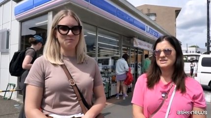 Troppi turisti, una citt? del Giappone copre la vista del Monte Fuji