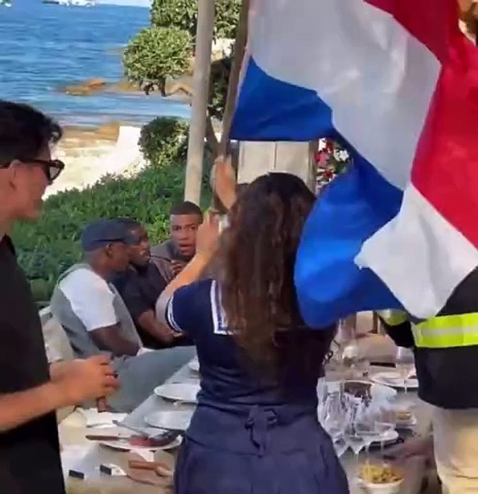 Exclusif : Une femme a captivé Kylian Mbappé en quelques secondes à Cannes (VIDEO)