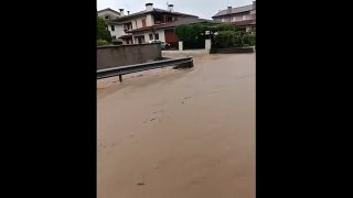 Maltempo in Veneto, a Ca' Rainati la strada come un fiume: il video