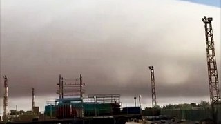 Una impresionante nube rodillo  aparece en los cielos de Mukhaizna, Omán.