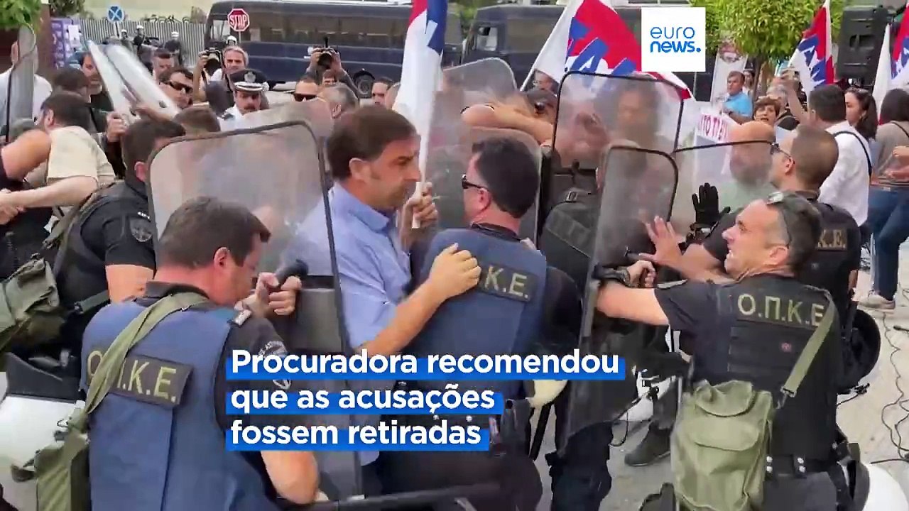 Juiz grego deixa cair acusações contra nove suspeitos de causarem naufrágio que matou 500 migrantes