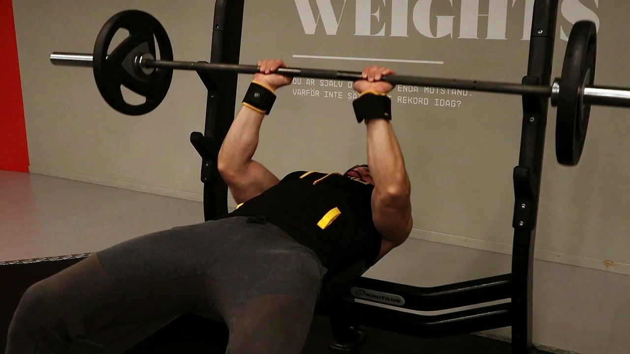 close gripe bench press