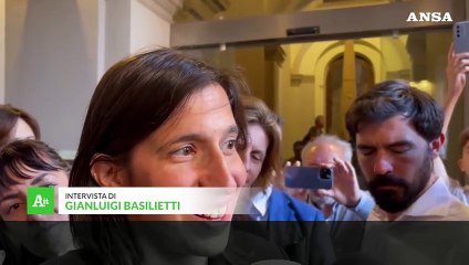 Schlein: "Vogliamo vedere nelle mani dei giovani il futuro, non il fucile"