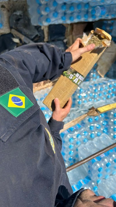 Mais uma carreta com donativos escondia droga e é flagrada na BR-101