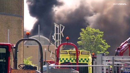 شاهد: خلال أسبوع.. حريق ثان يلتهم منشأة نوفو نورديسك في الدنمارك وفرق الإطفاء تكافح النيران