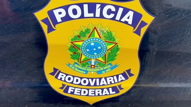 Condutor que transportava 418 kg de maconha foge de abordagem da PRF e bate em viatura