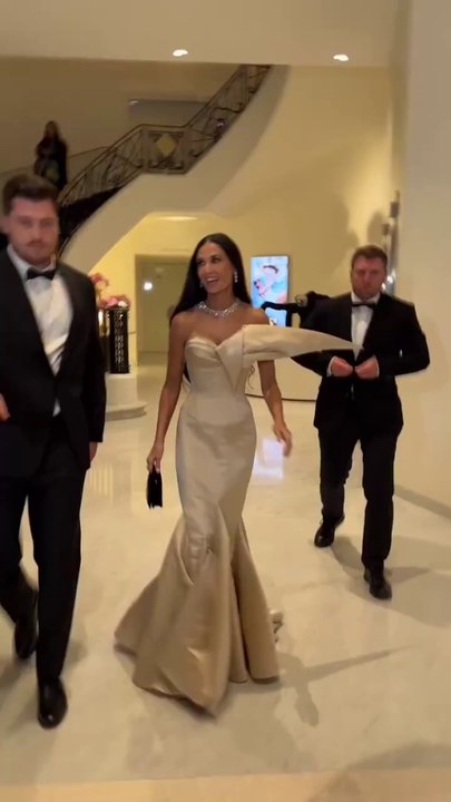 Demi Moore a monté les marches pour le film "The Substance" à Cannes