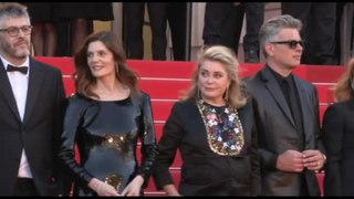 Cannes, sfilano Deneuve e Chiara Mastroianni per 