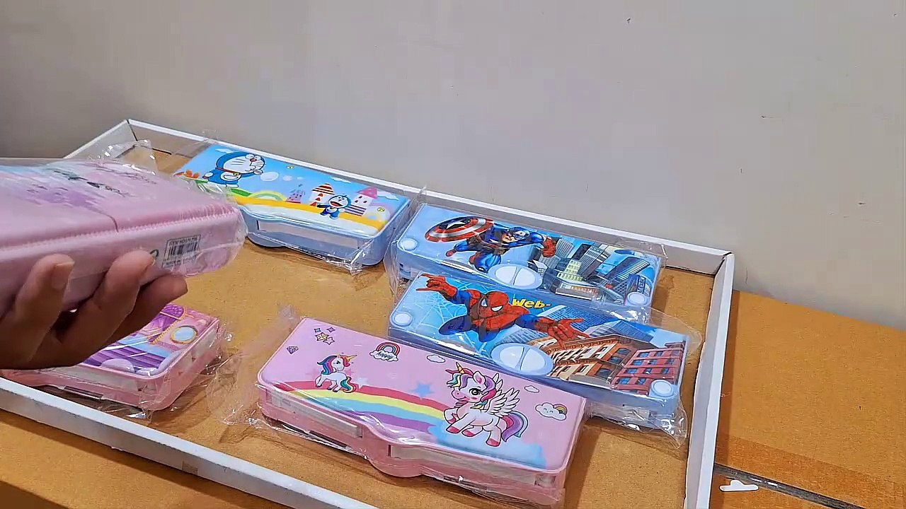 Unboxing and Review of spiderman, avengers, doremon, princess, Unicorn 4 Button Magnetic Pencil Case with sharpener Magnetic Art Plastic Pencil Box