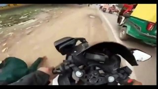 Moto VS passager de Tuk Tuk... douloureux