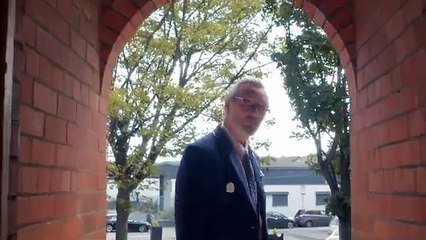 Let the Wrong One In Bande-annonce (ES)