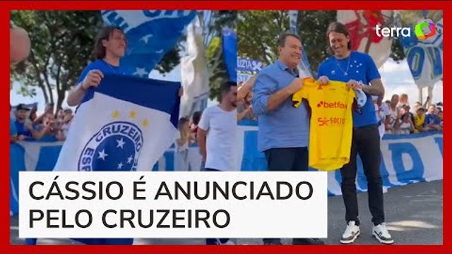 Cássio desembarca em Belo Horizonte e recebe festa da torcida do Cruzeiro