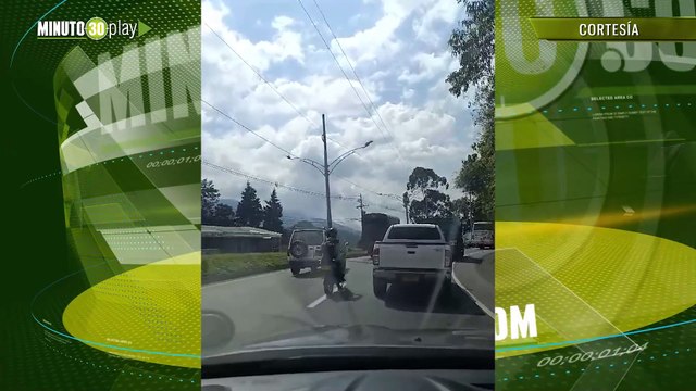 Movilidad reducida en variante Caldas, vía a un carril antes de llegar a Pan de Azúcar