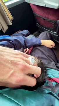 Une journée terminée en apothéose par des câlins de son célèbre papa sur le chemin du retour...M Pokora avec son fils en sortie scolaire