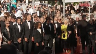 Festival di Cannes, la torcia olimpica brilla sul red carpet