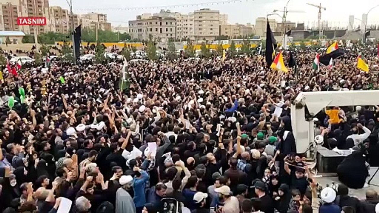 Cantos de "Muerte a Estados Unidos y Muerte a Israel" en el funeral del presidente iraní Ebrahim Raisi