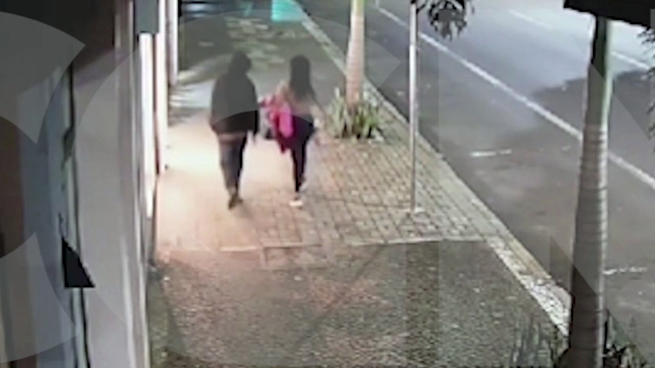 Bandido das pedrinhas ataca novamente! Câmeras mostram casal arrombando loja no Centro
