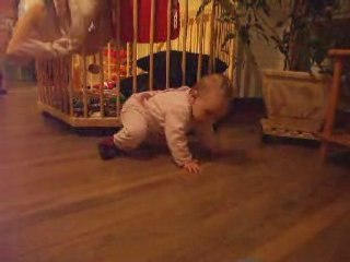 Yaëlle apprend à marcher 1