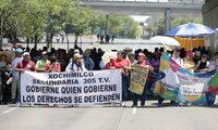 Profesores de la CNTE bloquean el Circuito Interior en la CDMX
