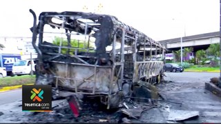 Autobús se incendió por las cercanías del puente Juan Pablo II