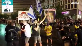 Israele, la polizia disperde una protesta anti-governativa a Tel Aviv