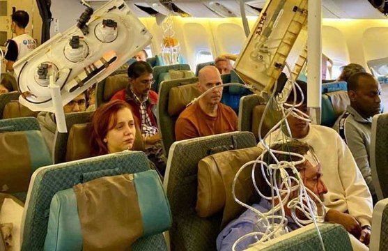 ¡Pánico en el aire!: Un muerto y 30 heridos tras fuertes turbulencias en un vuelo de Londres a Singapur