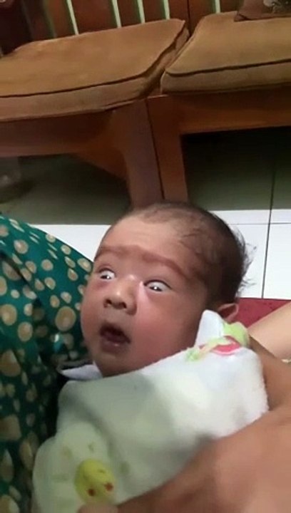 VIRALL! BAYI INI MENANGIS DAN MATANYA TERLIHAT ANEH