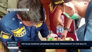 Petugas Damkar Lepaskan Ring Besi Tersangkut di Jari Balita