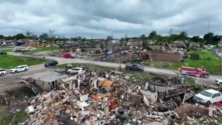 Tornado atinge Estados Unidos, destrói cidade e deixa mortos