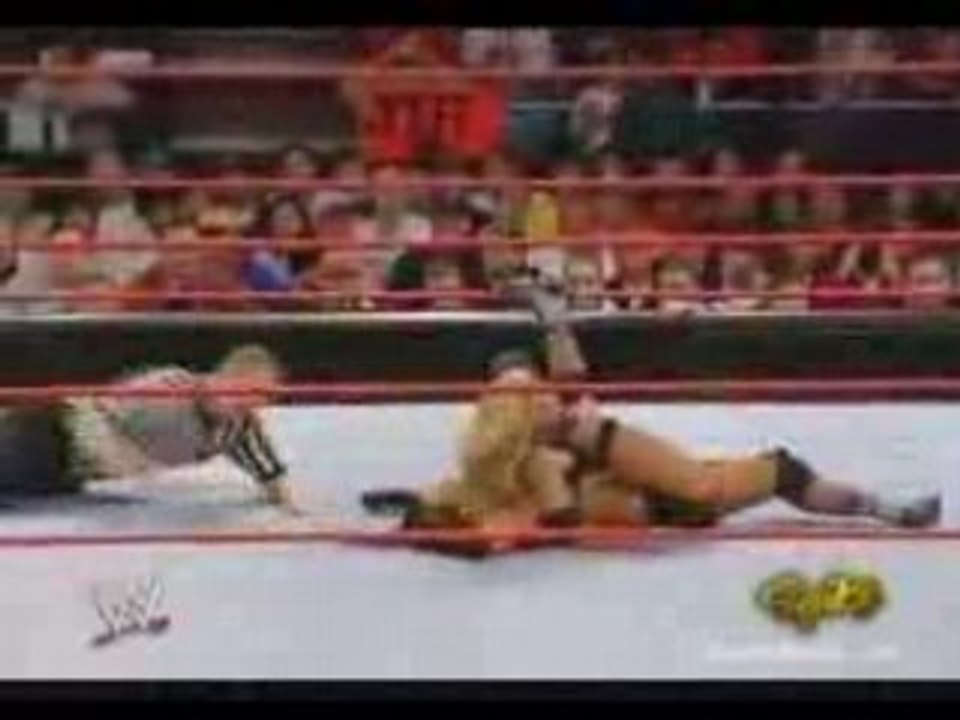 Trish Stratus vs Victoria