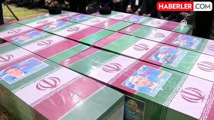 Tahran'da mahşeri kalabalık Reisi'yi uğurlamak için toplandı