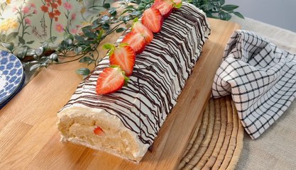 Rollo de nata con bizcochos de soletilla