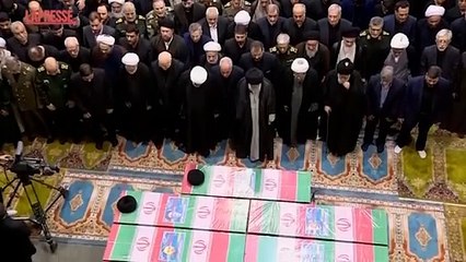 Iran, guida suprema Khameni presiede i funerali del presidente Raisi